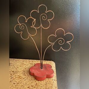 Wire flower desktop picture holder